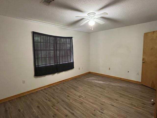 Building Photo - 35515 Oakridge Ave