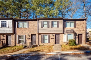 Building Photo - 1526 Charter East Cir