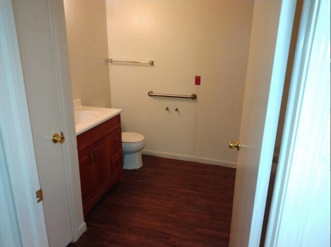 Building Photo - 310 W Childers St