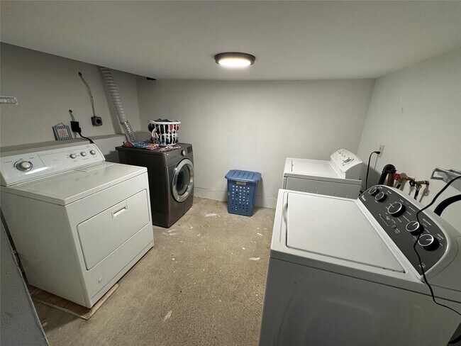 Building Photo - 9 Second St