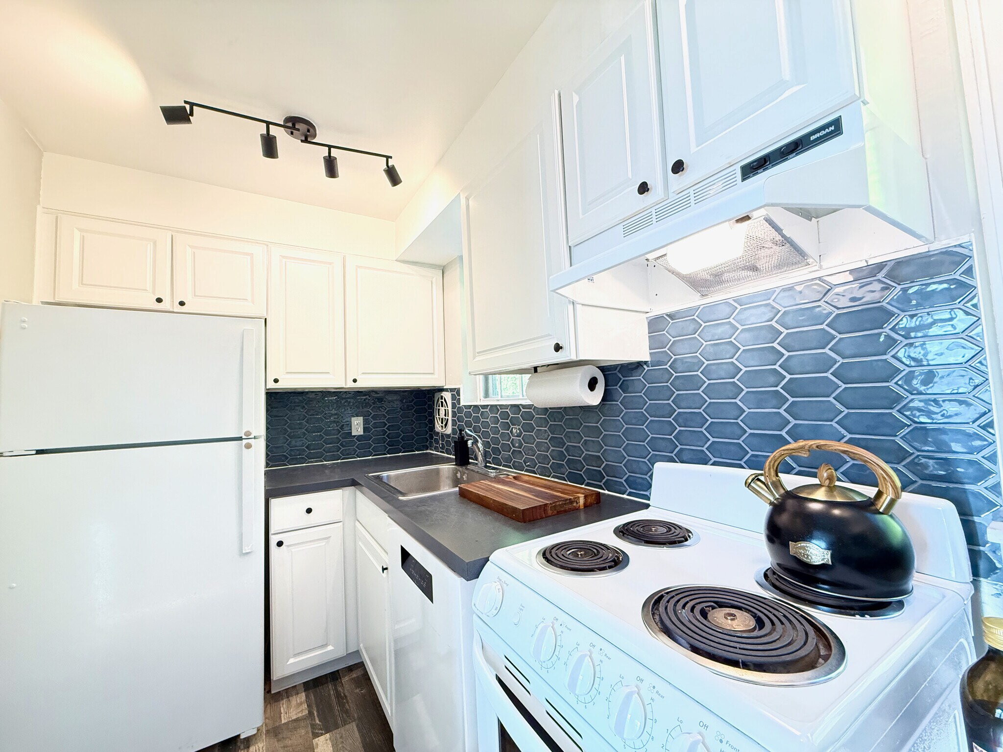 Building Photo - 1011 Montgomery Ave