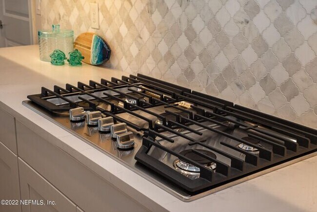 Building Photo - 73 Havencrest Ave