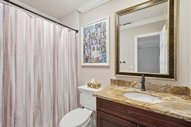 Building Photo - 842 SE 19th Ave