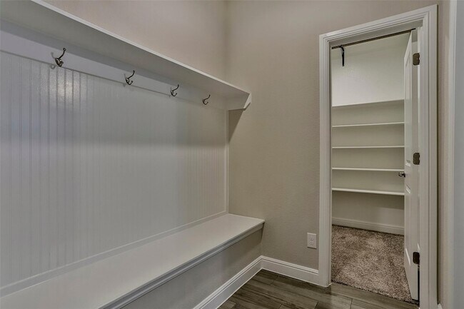 Building Photo - 2325 Shorthorn Dr