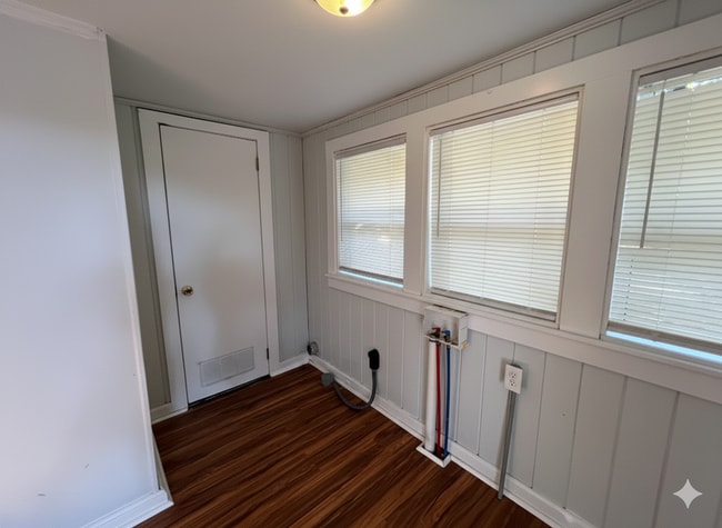 Building Photo - 33 Magnolia Ave SE