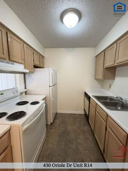 Building Photo - 430 Oriole Dr