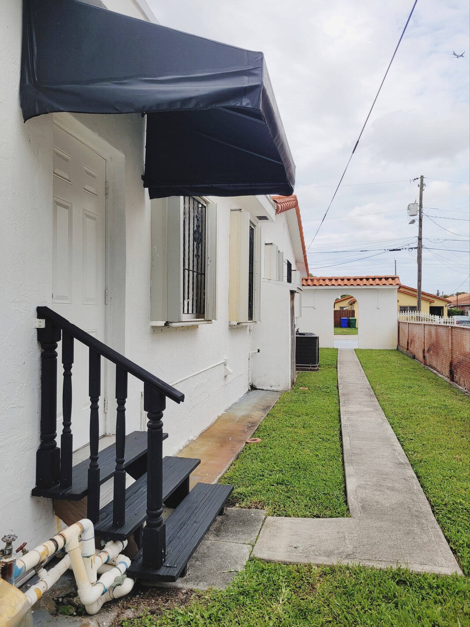 Building Photo - 1634 NW 29th Ct