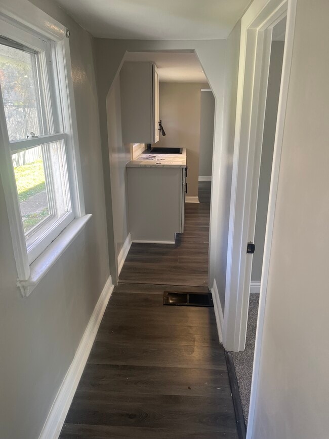 Building Photo - 859 Jones Ave