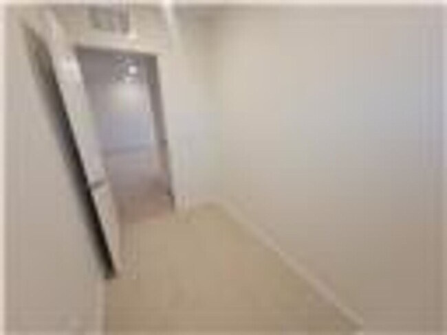 Building Photo - Beautiful 4 bedroom House