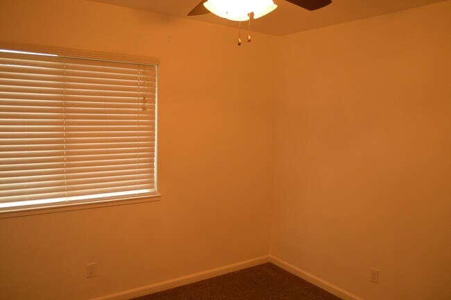 Building Photo - 1074 Plumwood Ct