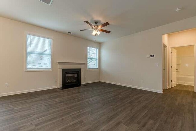 Building Photo - 123 Wayside Terrace