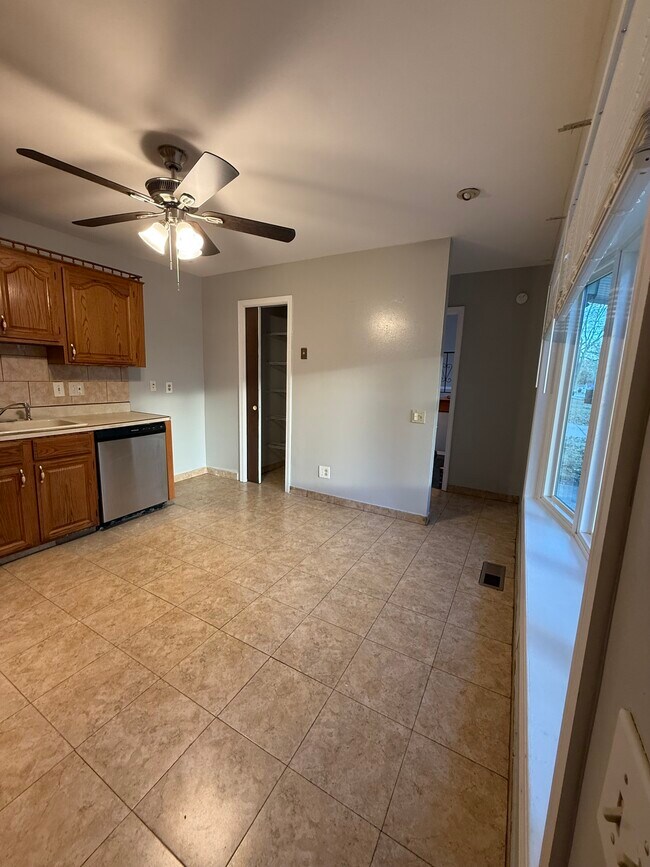 Building Photo - 2353 Blue Heron Dr