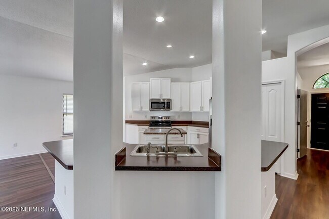 Building Photo - 566 Longmill Ln