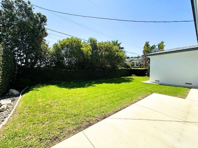 Building Photo - 23514 Susana Ave