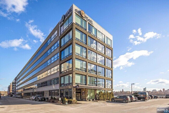 Building Photo - 9 Somerset Ln