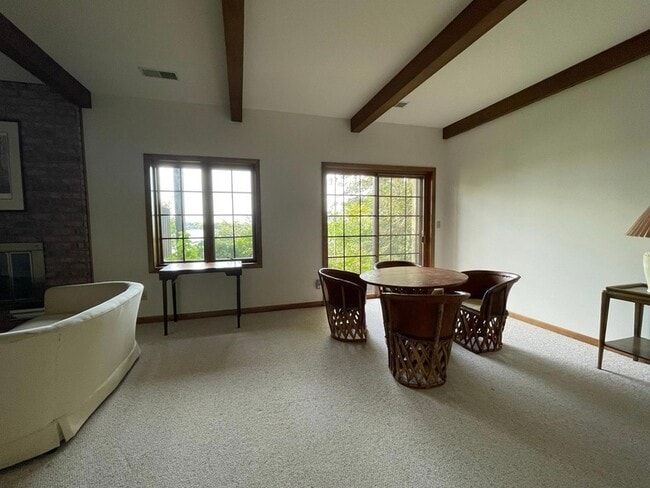 Building Photo - 44 Peninsula Rd