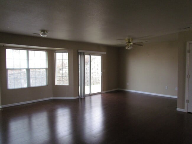 Building Photo - AVAILABLE SEPTEMBER 08,2025!!