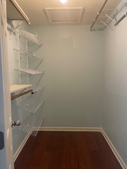 Building Photo - 4110 Sedgewood Dr