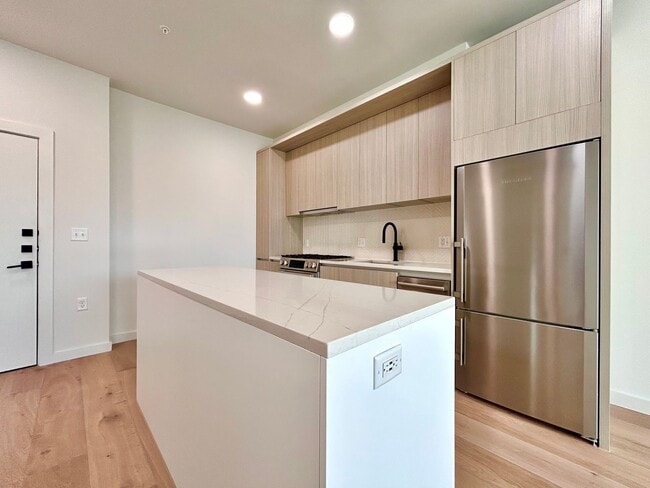 Building Photo - Bright & Spacious 1 Bedroom, 1 Bathroom with Resort-Style Amenities