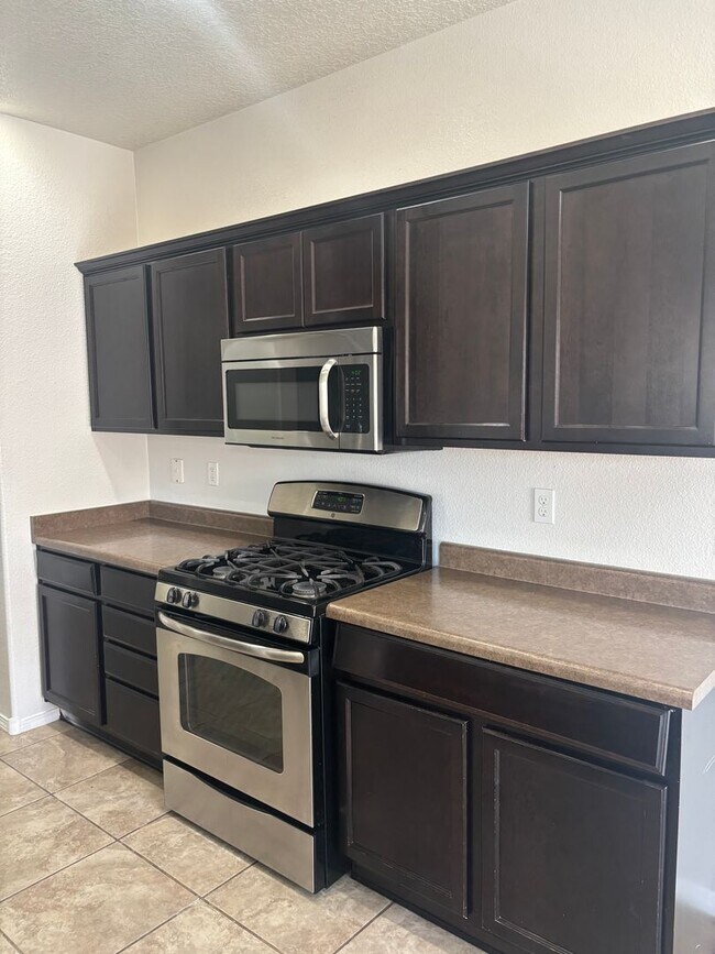 Building Photo - Available NOW!!! Beautiful 3 Bedroom Home ...