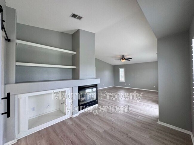 Building Photo - 32358 Gardenvail Dr
