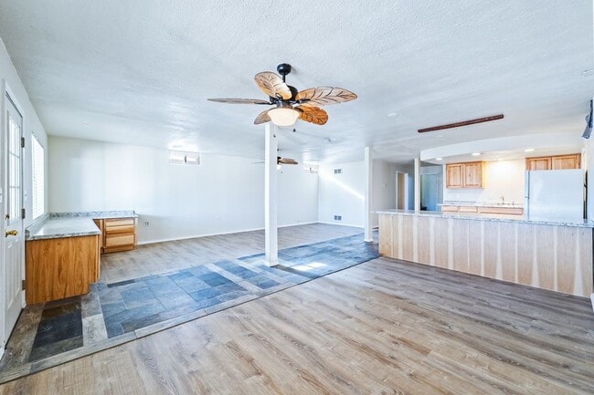 Building Photo - 1453 Luna Ln