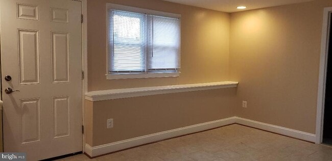 Building Photo - 9207 4th St