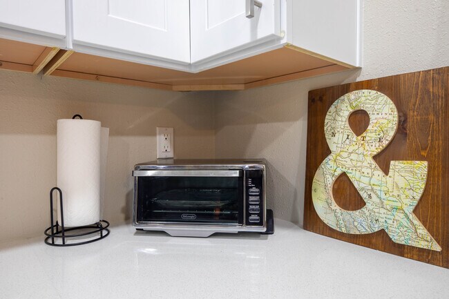 Building Photo - 2812 S Mill Ave