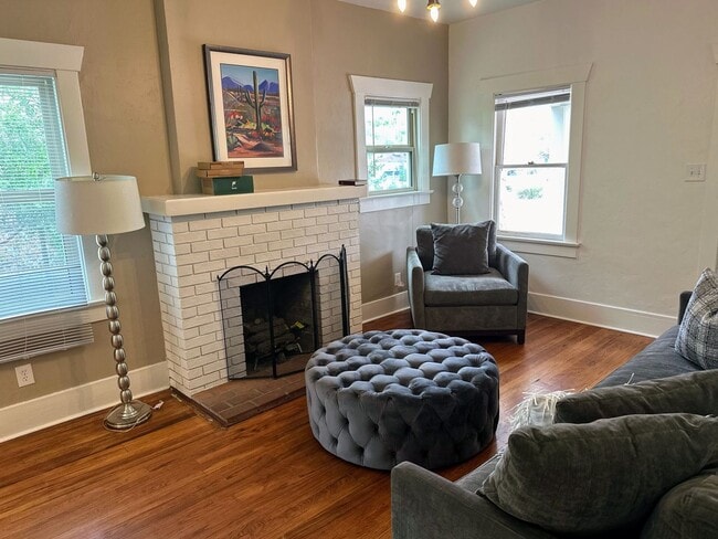 Building Photo - Charming 4BR/2BA Vintage Home in Historic ...