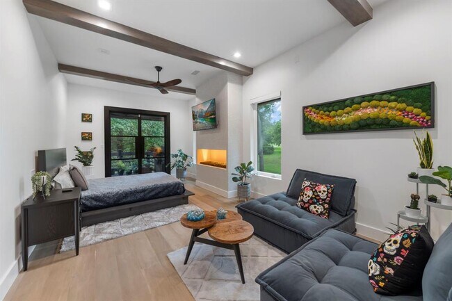 Building Photo - 14335 Hillshire Dr