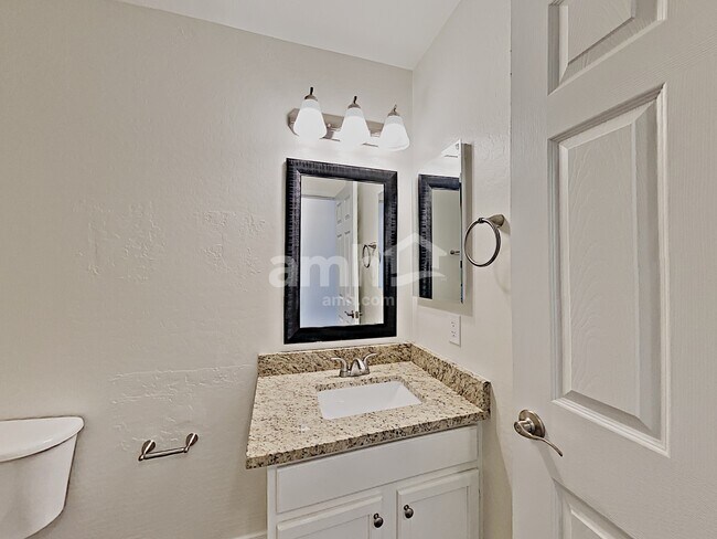 Building Photo - 10525 W Hughes Dr