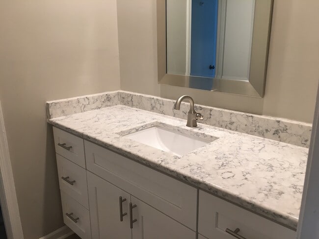 Building Photo - 501 Smokeridge~3 bedroom 2 bath~SPLIT LEVE...