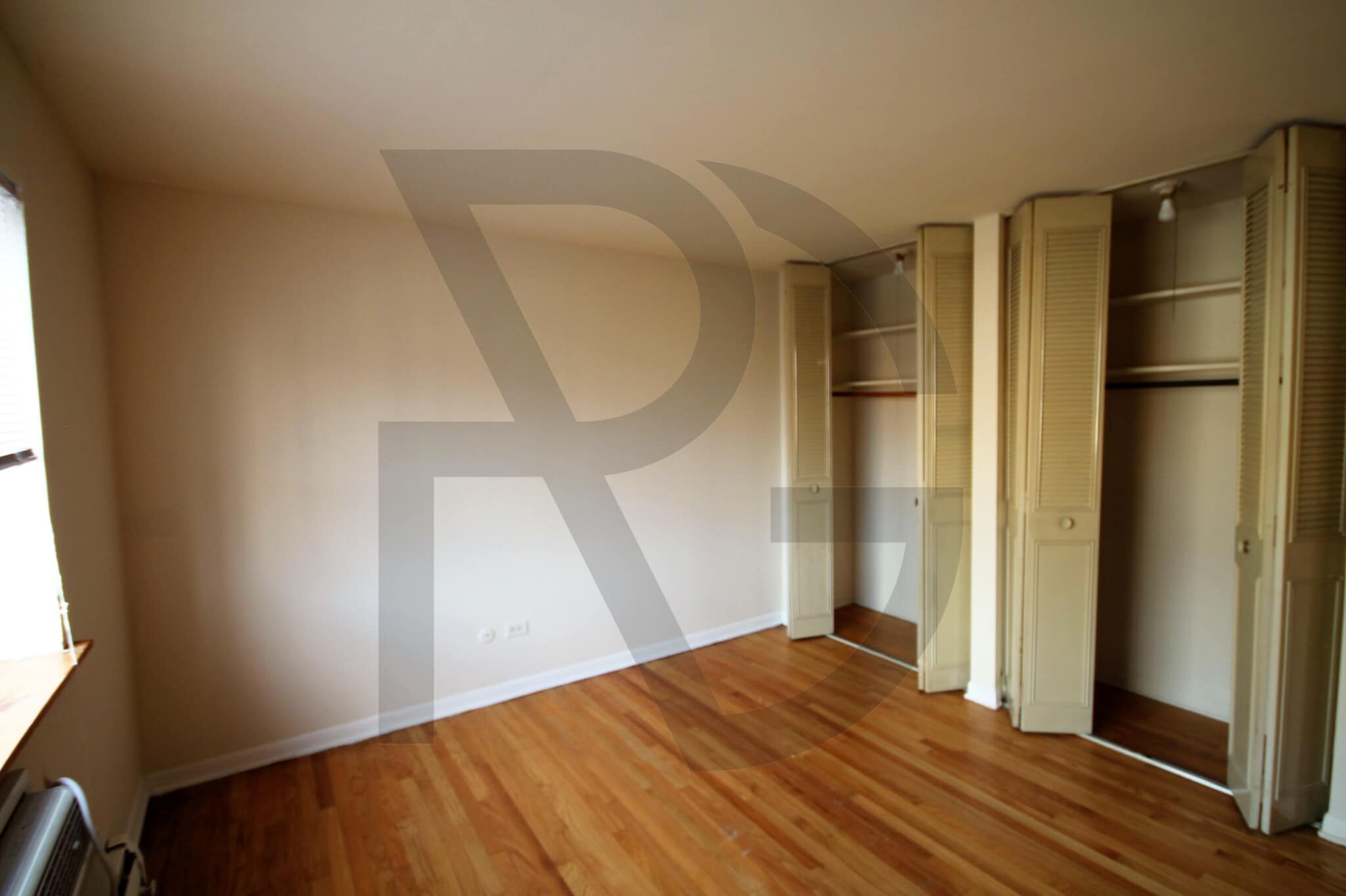 Building Photo - 502 W Briar Pl