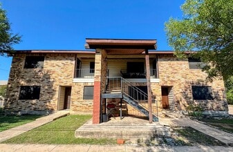 Building Photo - 1102 Harley Dr