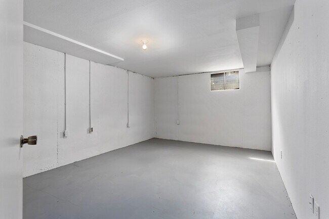 Building Photo - 421 W 87 Pl