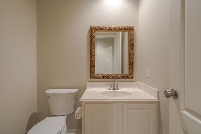 Building Photo - 147 Shelter Rock Ct