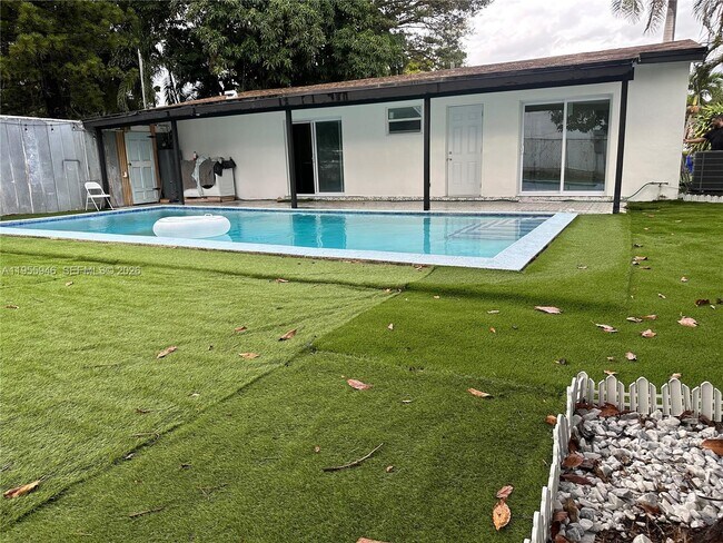 Building Photo - 6448 Fletcher St