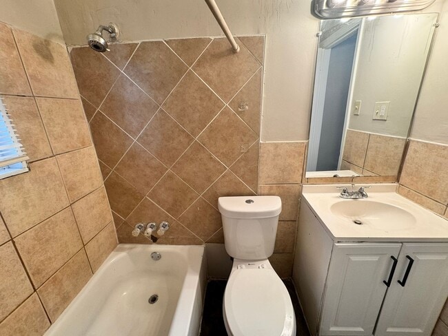 Building Photo - Available for Immediate Move In - 4 Side B...