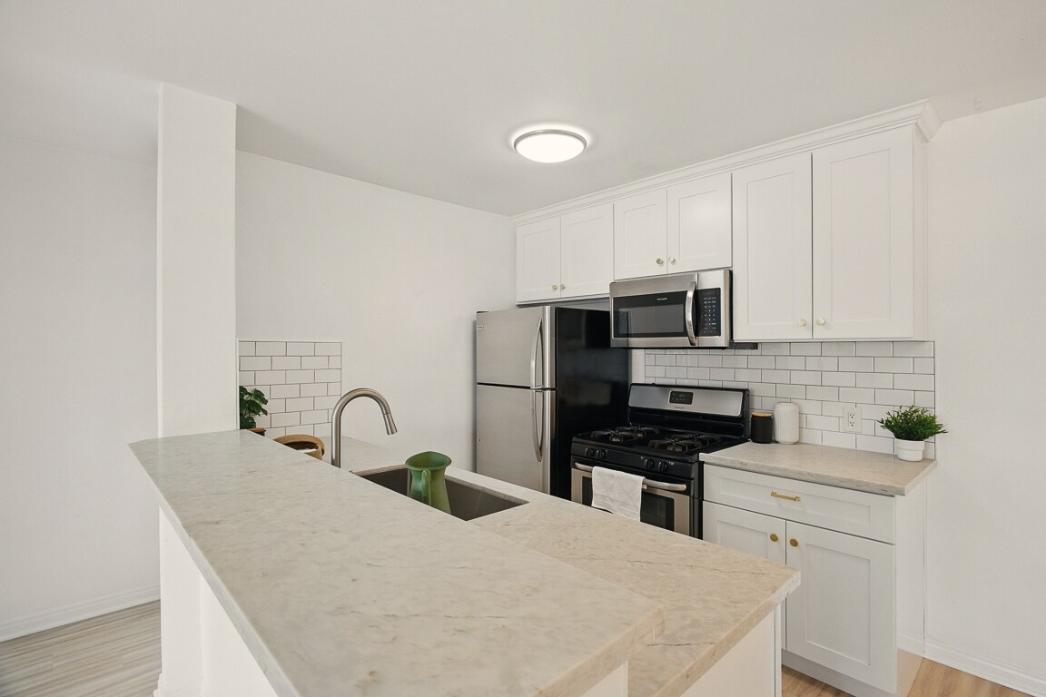 Building Photo - 4727 W 147th St