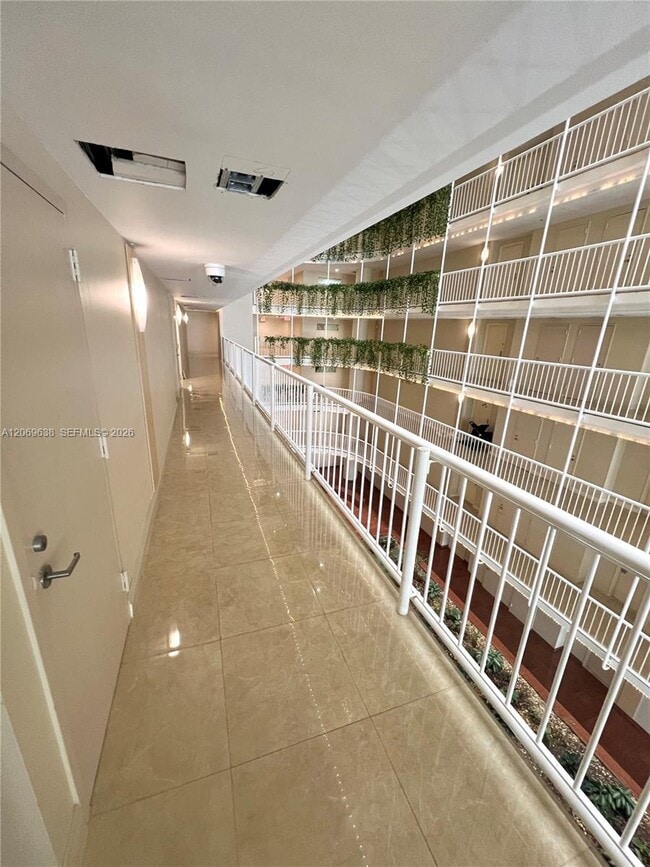 Building Photo - 1717 N Bayshore Dr