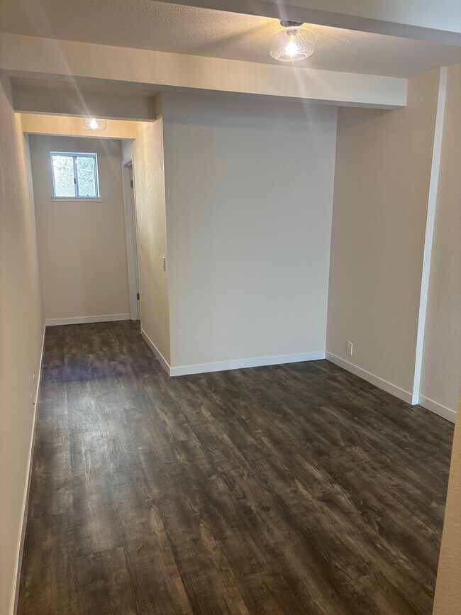 Building Photo - 574 Belden St