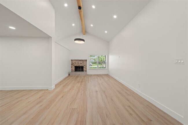 Building Photo - 9323 Portal Dr