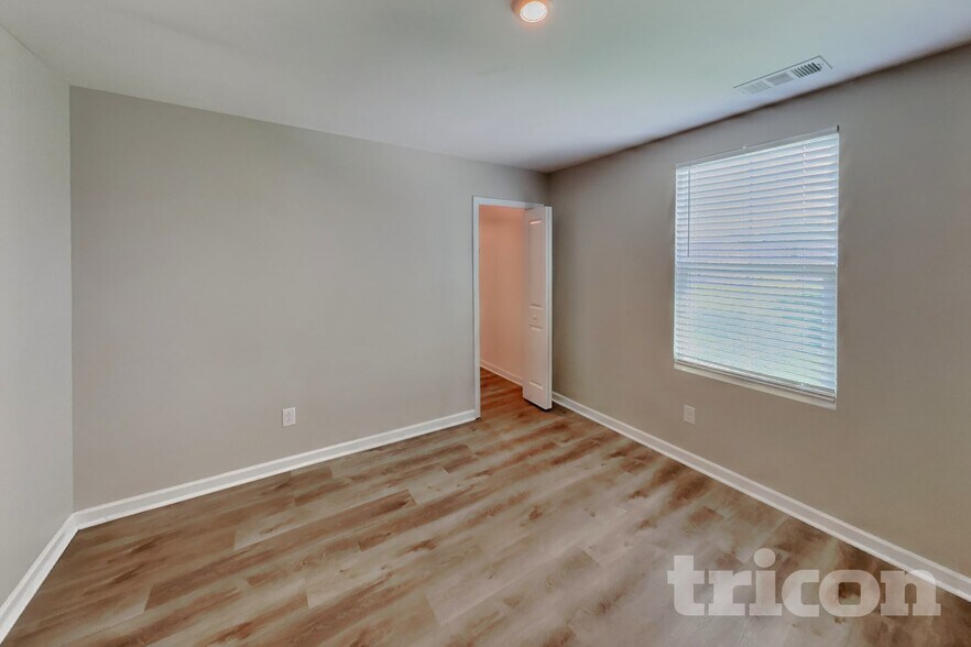 Building Photo - 2412 Solomon Ln