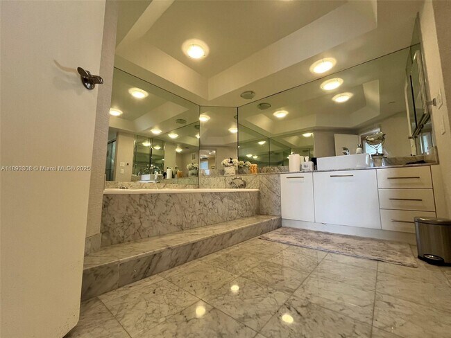 Building Photo - 4000 Island Blvd