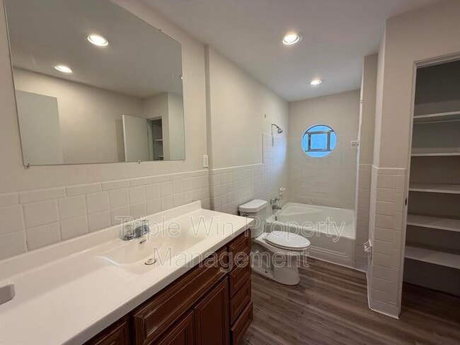 Building Photo - 30 Rolling Hills Dr