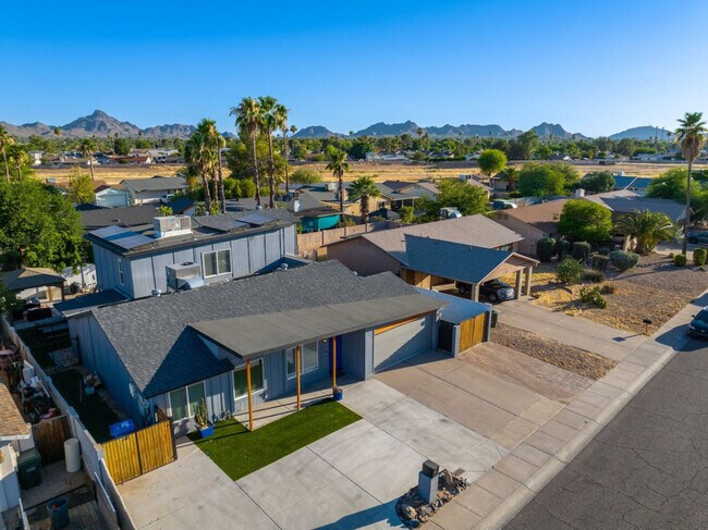 Building Photo - 3733 E Dahlia Dr