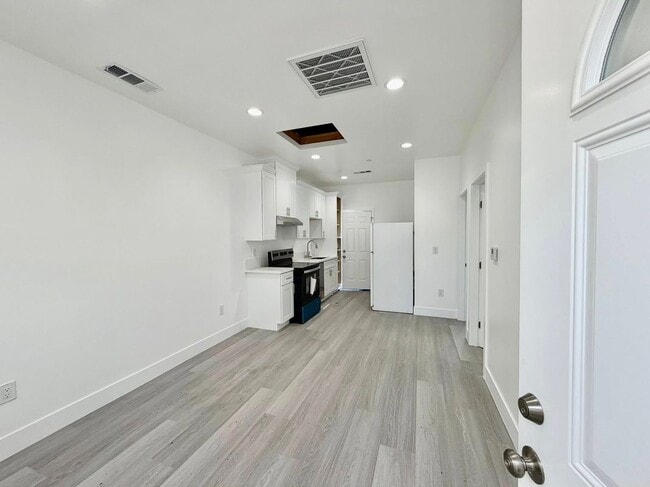 Building Photo - 11522 June St