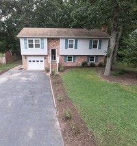 Building Photo - Great Split Foyer In Fredericksburg!