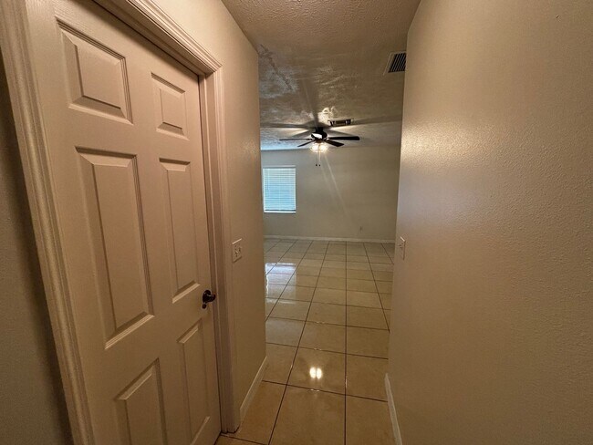 Building Photo - 3/2 Home Silver Springs Shores with Solar ...