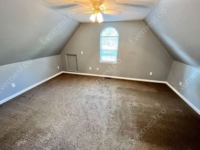 Building Photo - 903 Gordon St